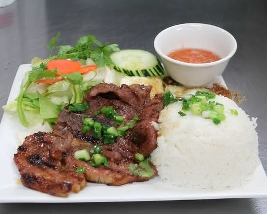 Steamed Rice - Steamed Rice w/ Charbroiled Beef.